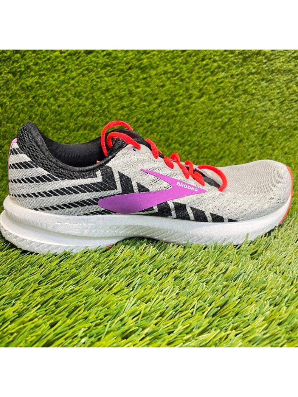 Brooks Launch 6 Womens Size 8 Gray Purple Black Athletic Running Shoes Sneakers